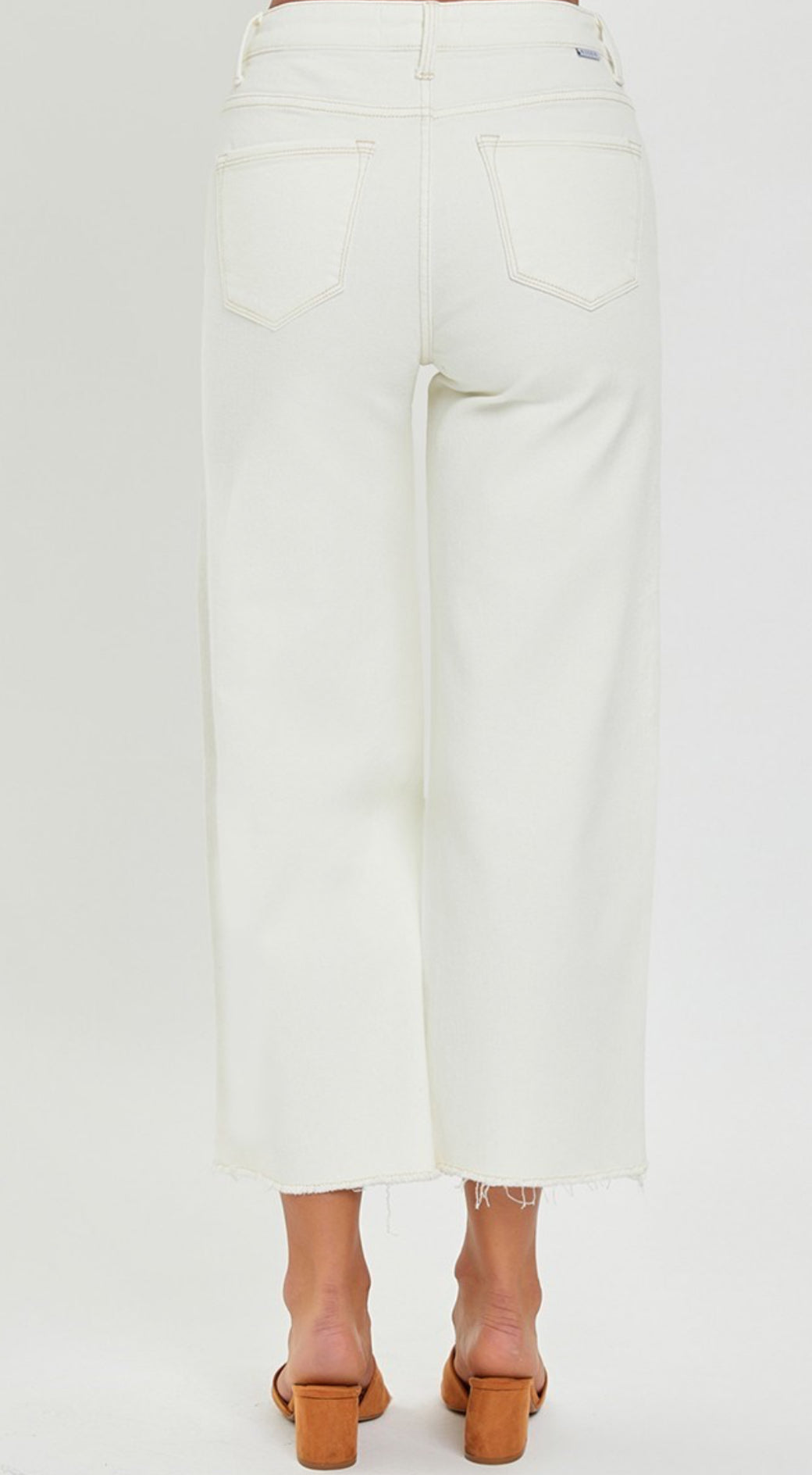 569 Cream Crop