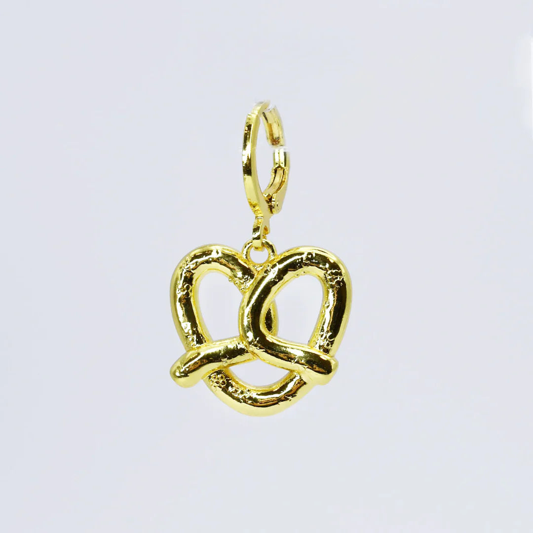 CH190 Pretzel charm